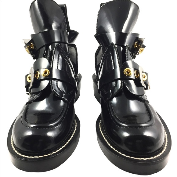 black ceinture leather ankle boots